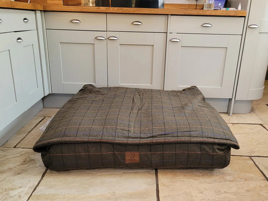 Collared Creatures Luxury Snuggle Sack Dog Bed Green Tweed