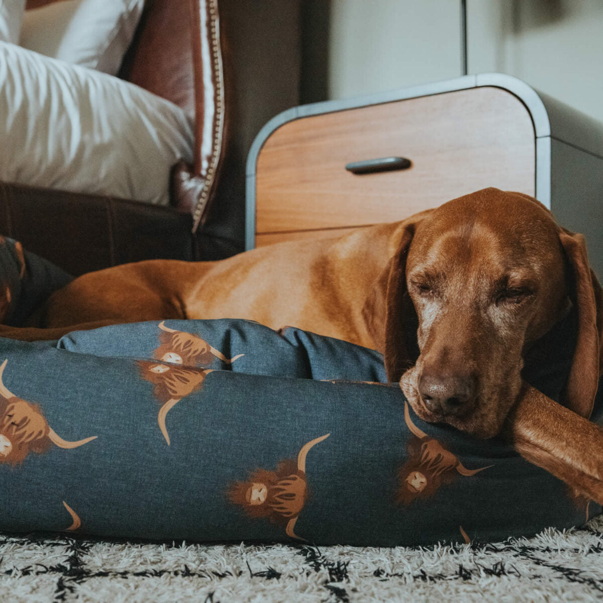 Danish Designs Bramblehorn Deluxe Slumber Dog Bed | Highland Cow Washable Dog Bed UK