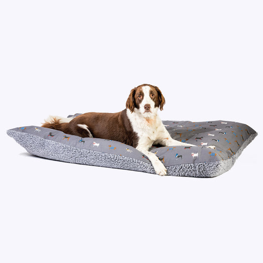 FatFace Marching Dogs Deep Dog Duvet – Cosy & Fun for Your Pet