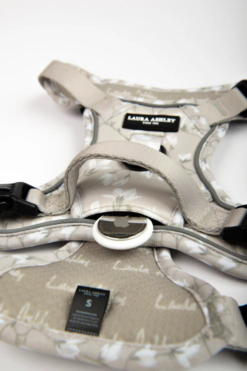 Laura Ashley magnolia grove harness close up