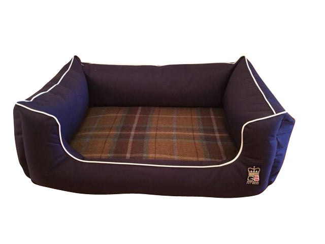 Dreamer dog settee Pembroke navy check