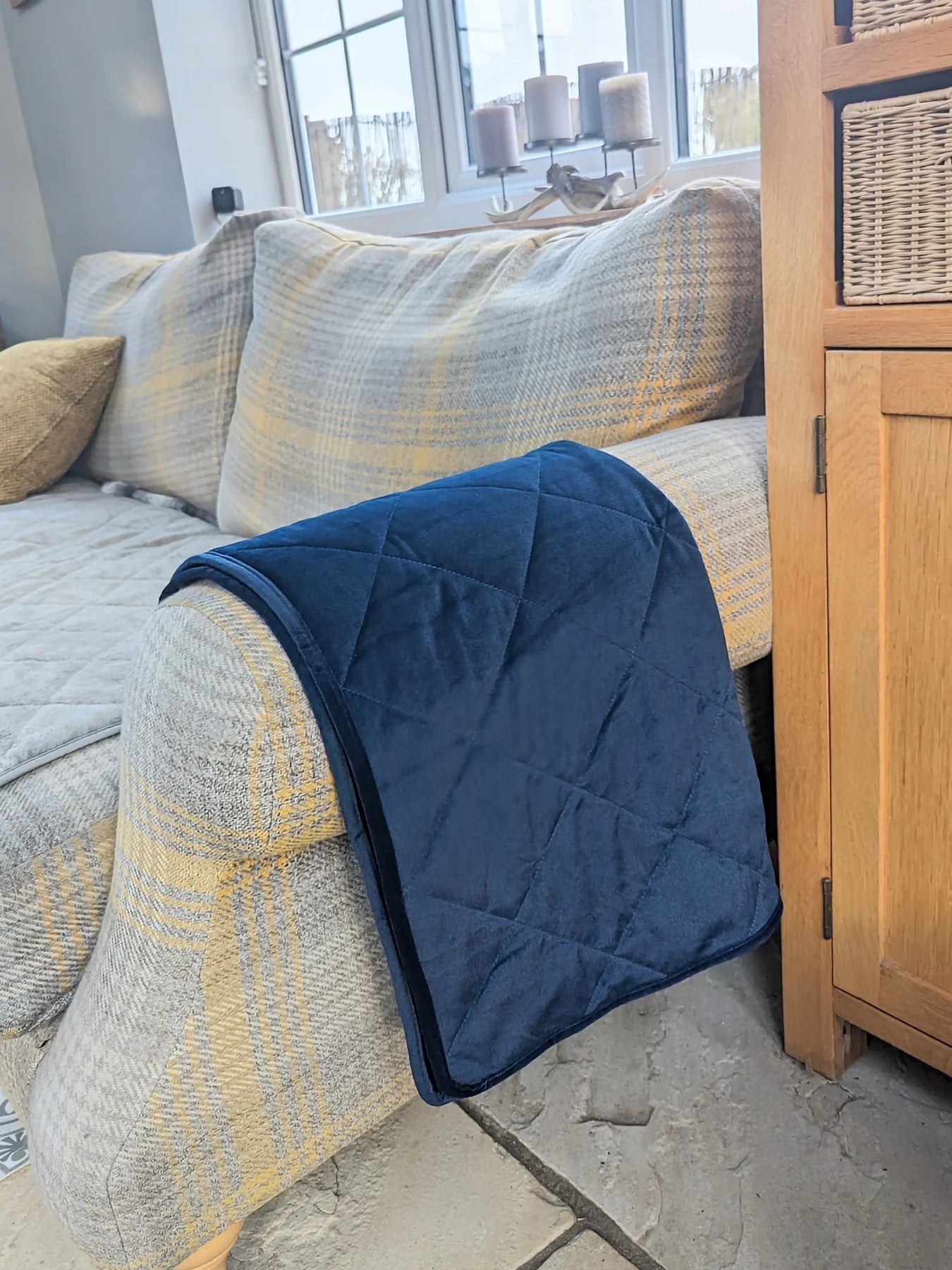 Blue cat throw
