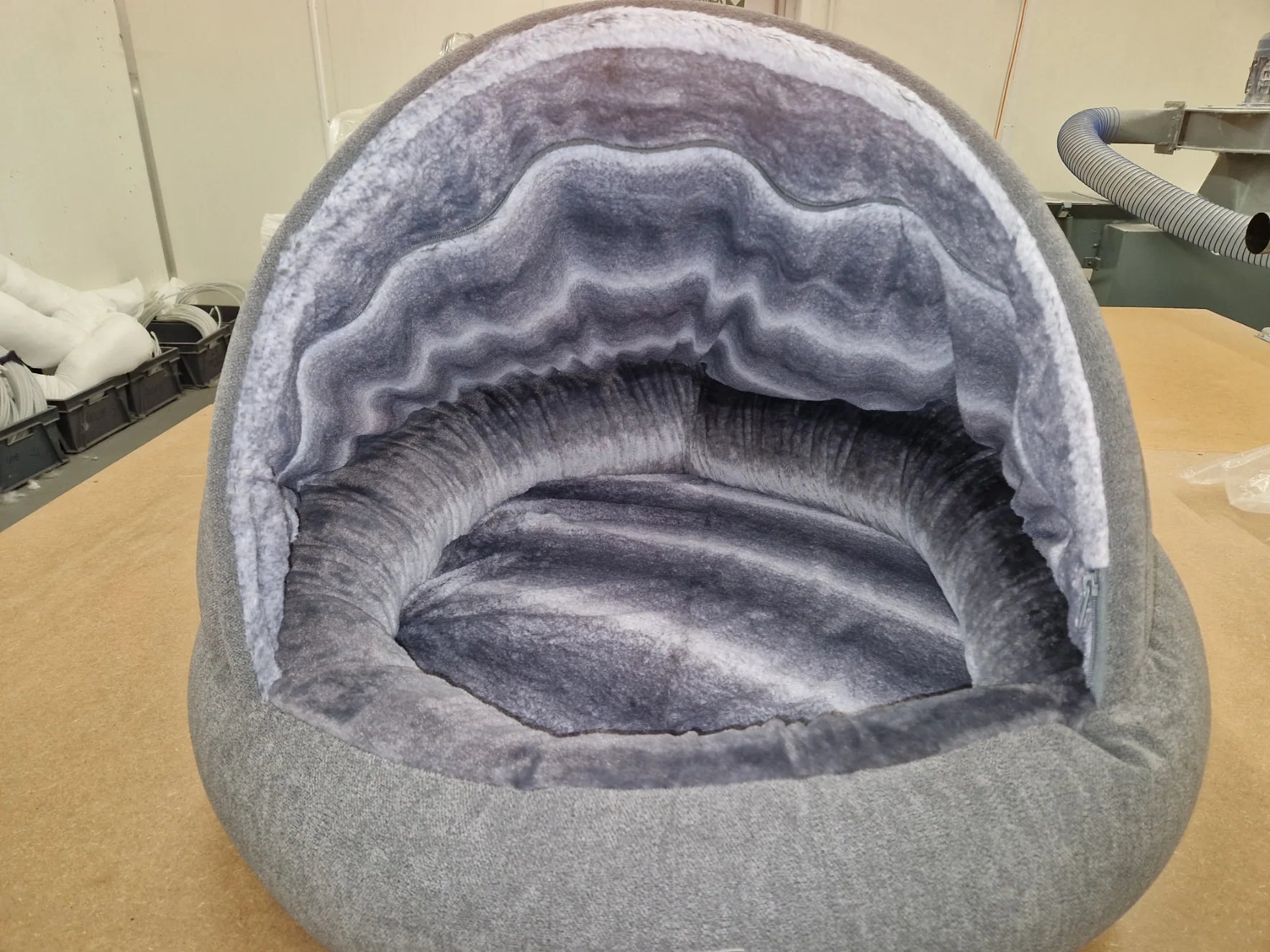 Superior faux fur interior cocoon dog bed