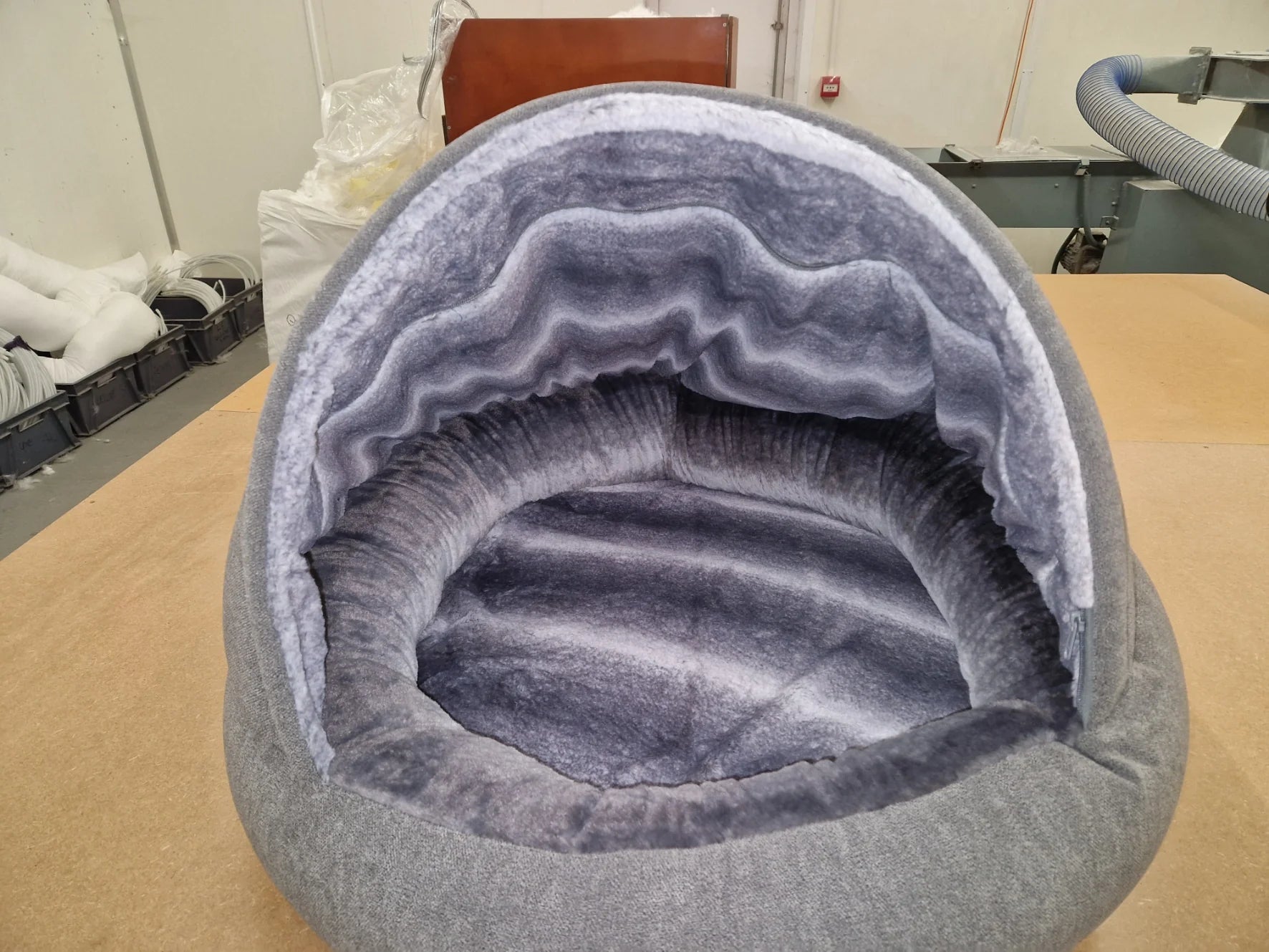 Deluxe new faux fur cocoon bed grey