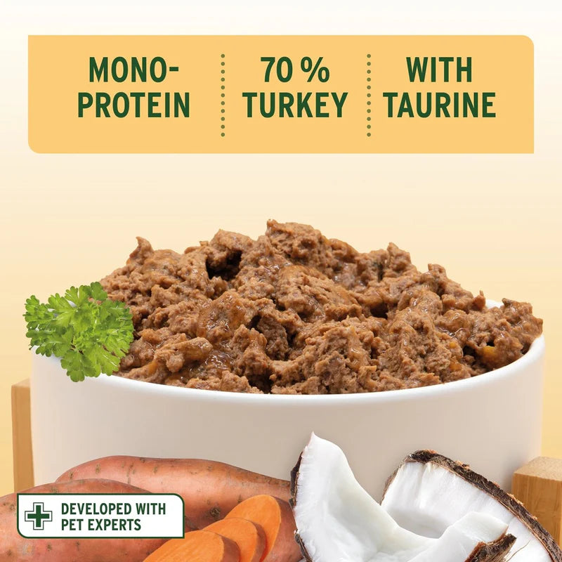 Dietary product with turkey meat, carrots, and coconut Cat food